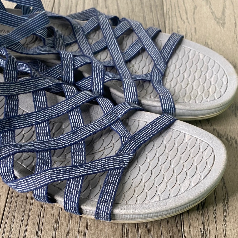 Croft & Barrow Navy Strappy Sandals Women’s Size 8 - Picture 3 of 9